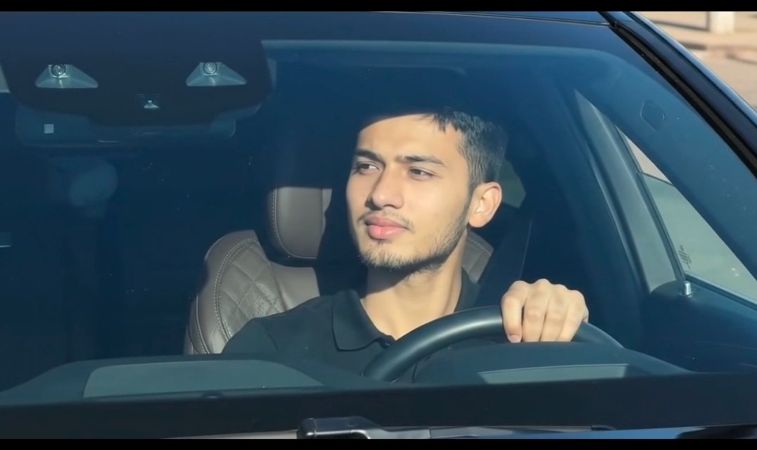 Realistic Luxury Car Cinematic Video AI Prompt