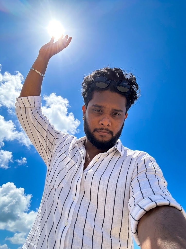 Sun-Touching Sky Selfie AI Photo Prompt