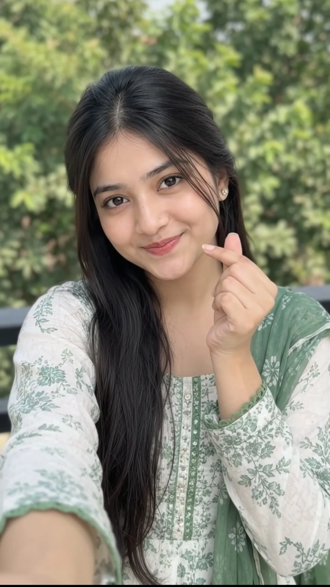 Google Flow AI Cute Selfie Video Prompt
